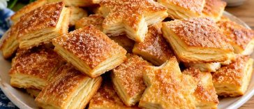 Дуже смачне листкове печиво із солодкою скоринкою — простий рецепт