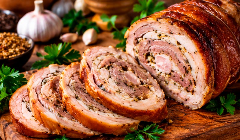 🥩 Домашній рулет зі свинячої рульки — ніжніший за ковбасу! М’ясний делікатес, який підкорить усіх 😍